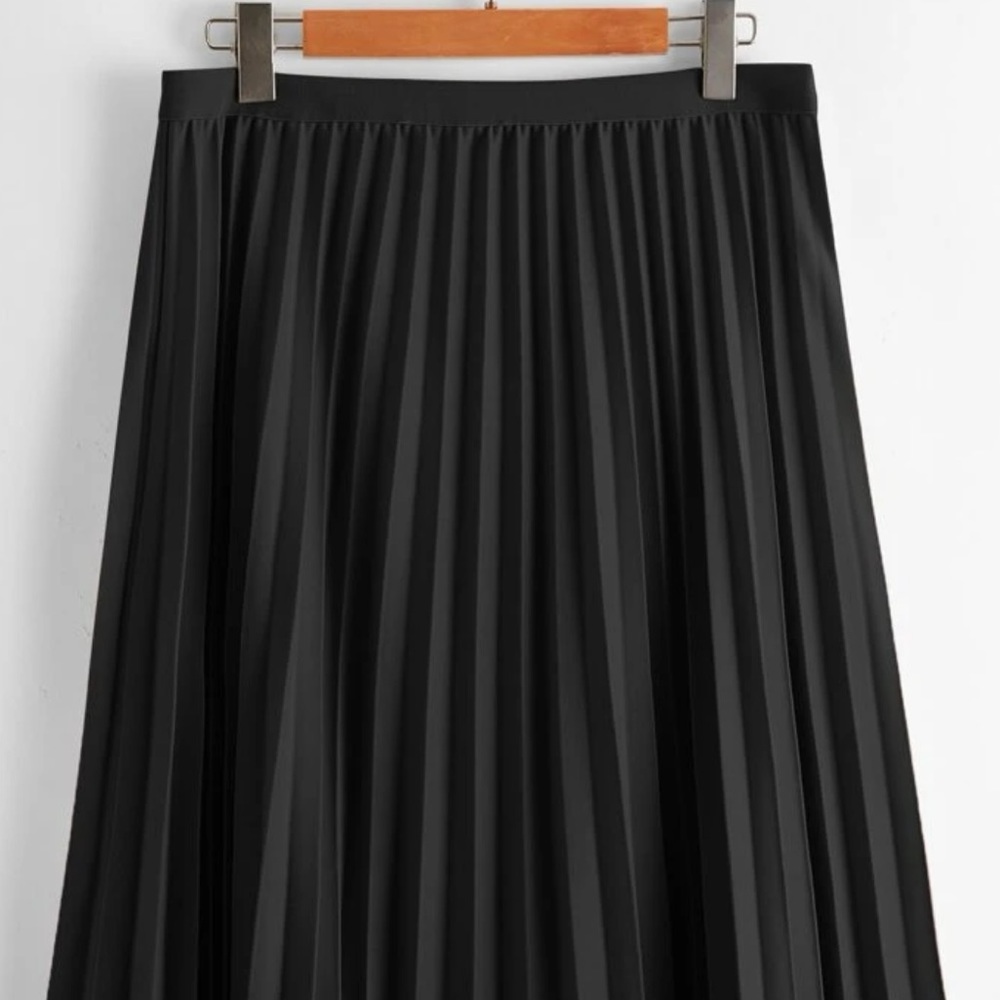 pleated solid skirt